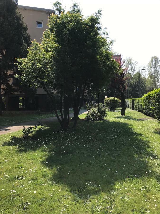 Apartamento Bright Flat With Shared Garden Milán Exterior foto